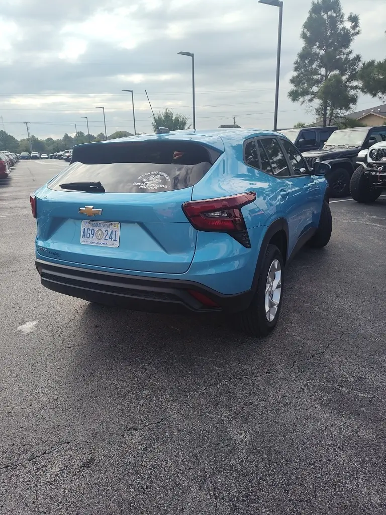 2025 Chevrolet Trax LS photo 7