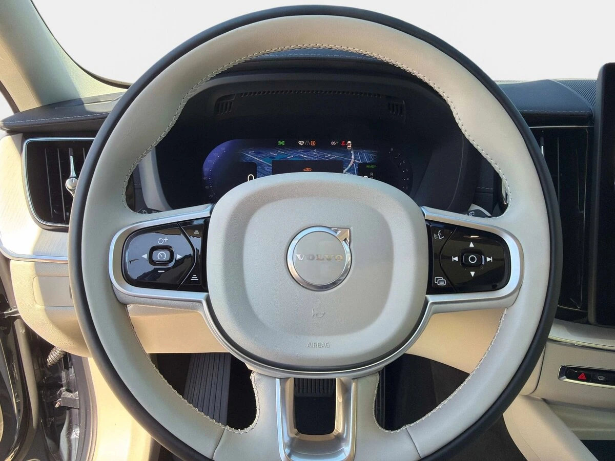 2026 Volvo - image 26