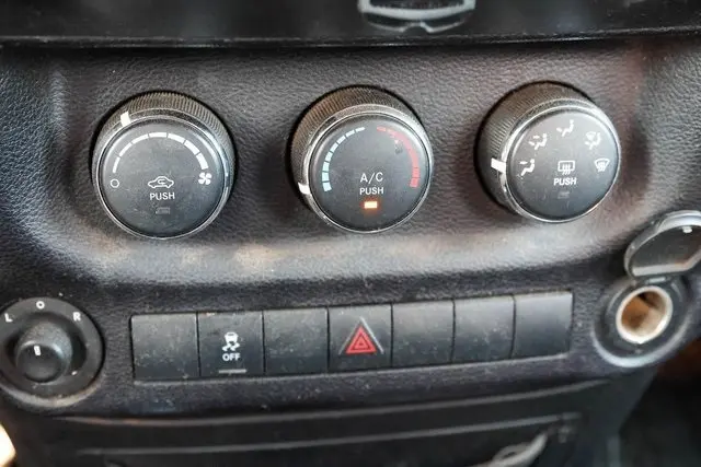 2016 Jeep Wrangler Unlimited High Tide photo 16