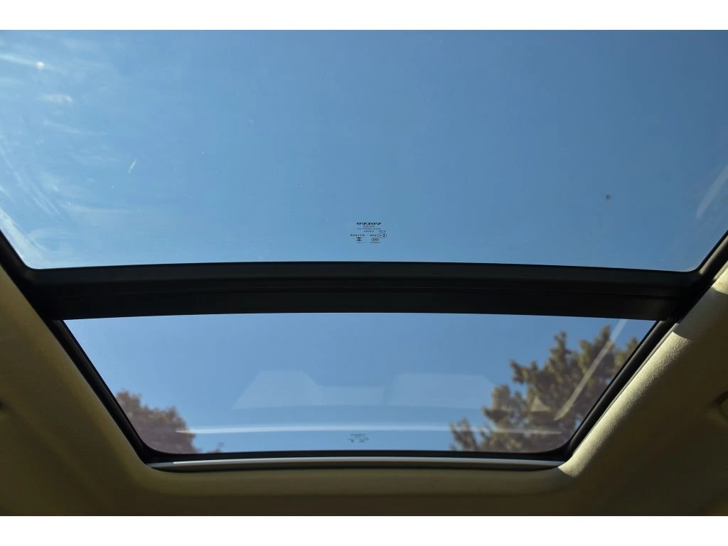 2026 Volvo - image 13