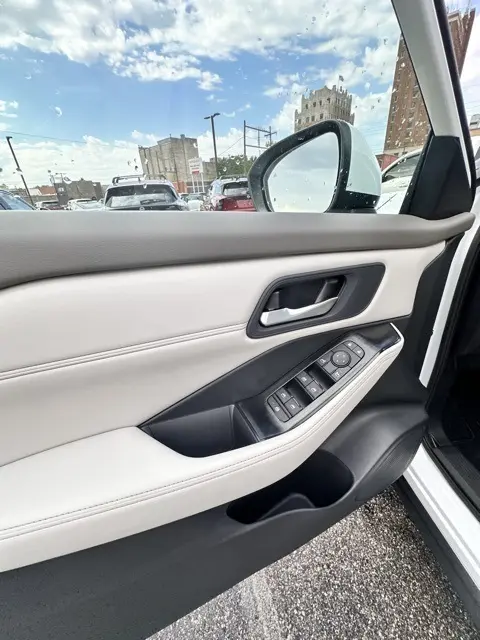 2026 Nissan Rogue SV photo 14