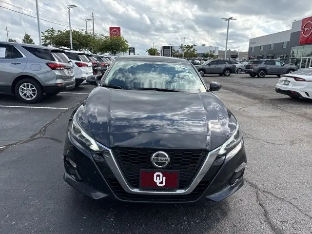 2020 Nissan Altima 2.5 Platinum photo 2