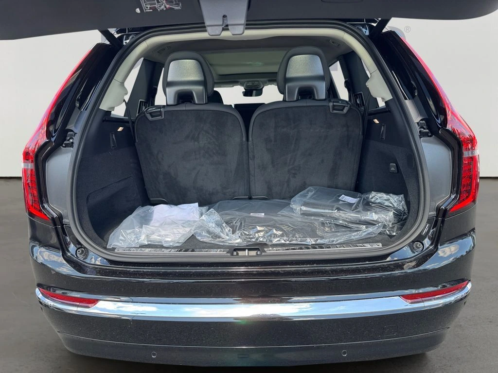 2026 Volvo - image 9