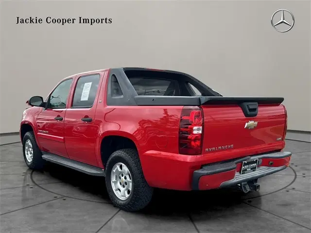 2009 Chevrolet Avalanche LS photo 3
