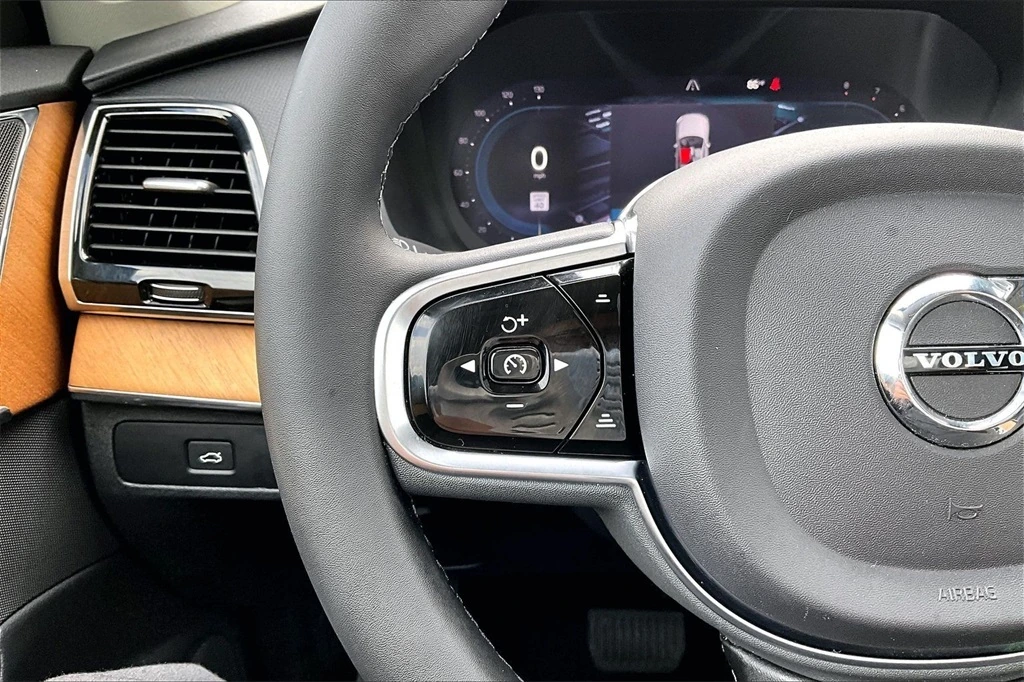 2023 Volvo - image 10