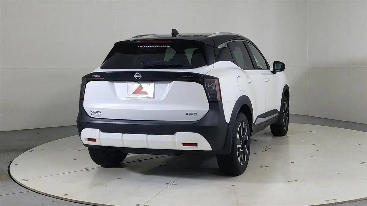 2026 Nissan Kicks SV photo 4