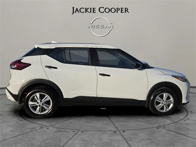 2025 Nissan Kicks Play S photo 5