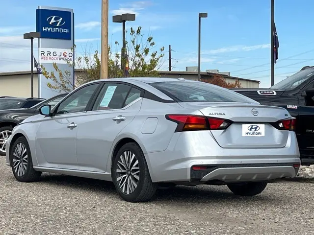 2024 Nissan Altima 2.5 SV photo 3