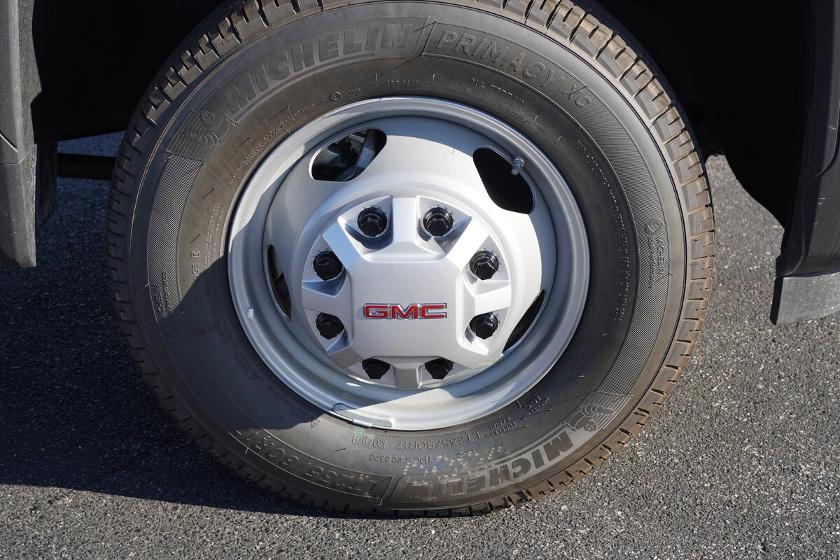 2025 GMC Sierra 3500 Chassis Cab Pro - Photo 35