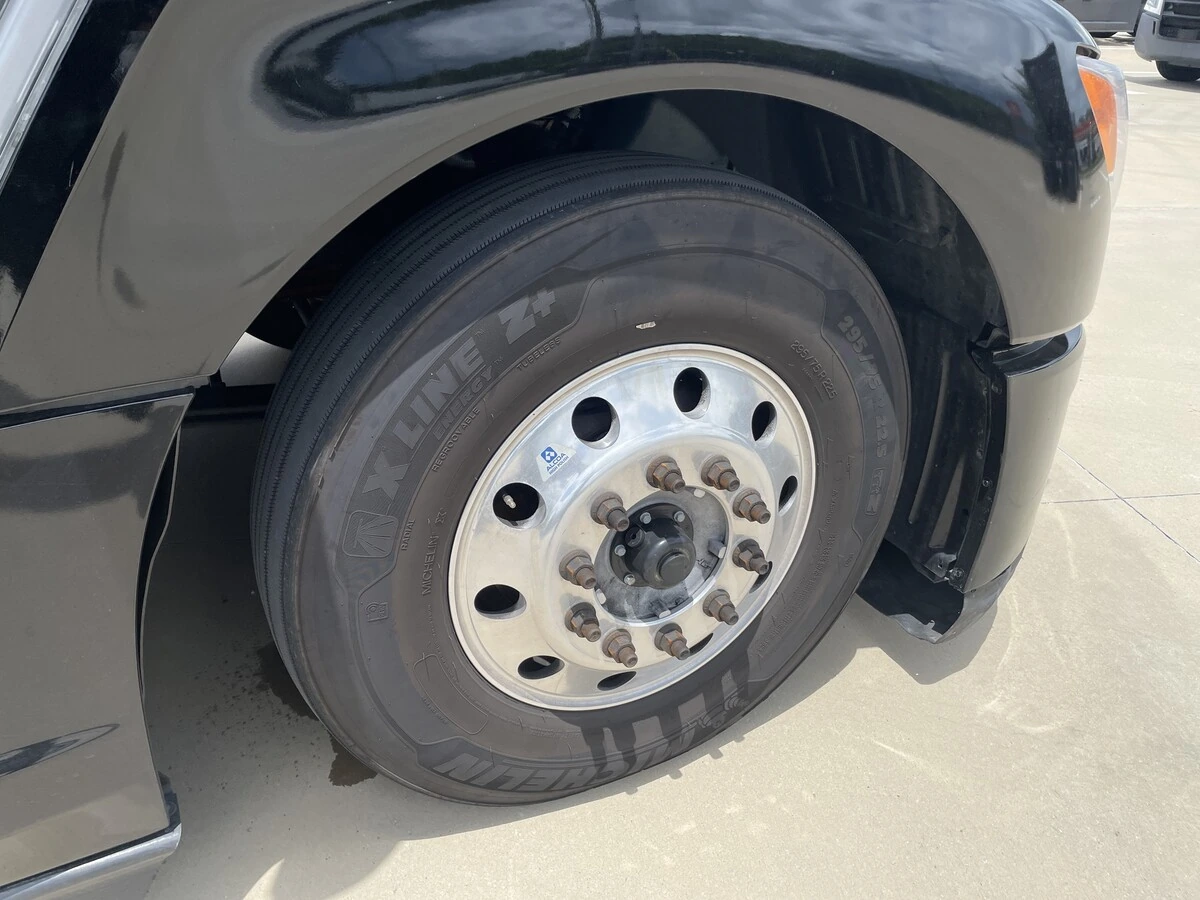 2023 Kenworth T680 — photo 4