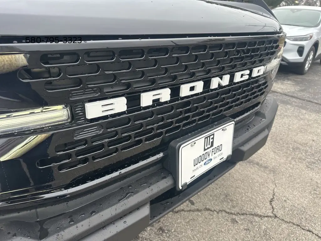 2025 Ford Bronco Outer Banks photo 3