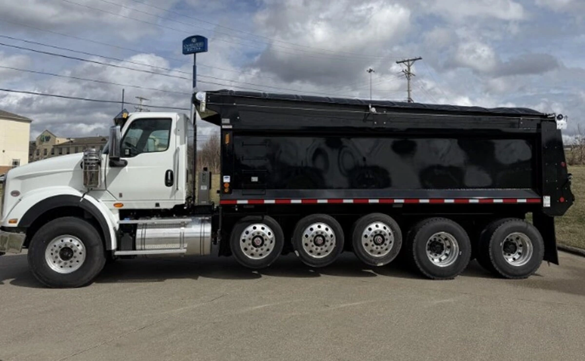 2026 International HX - image 2