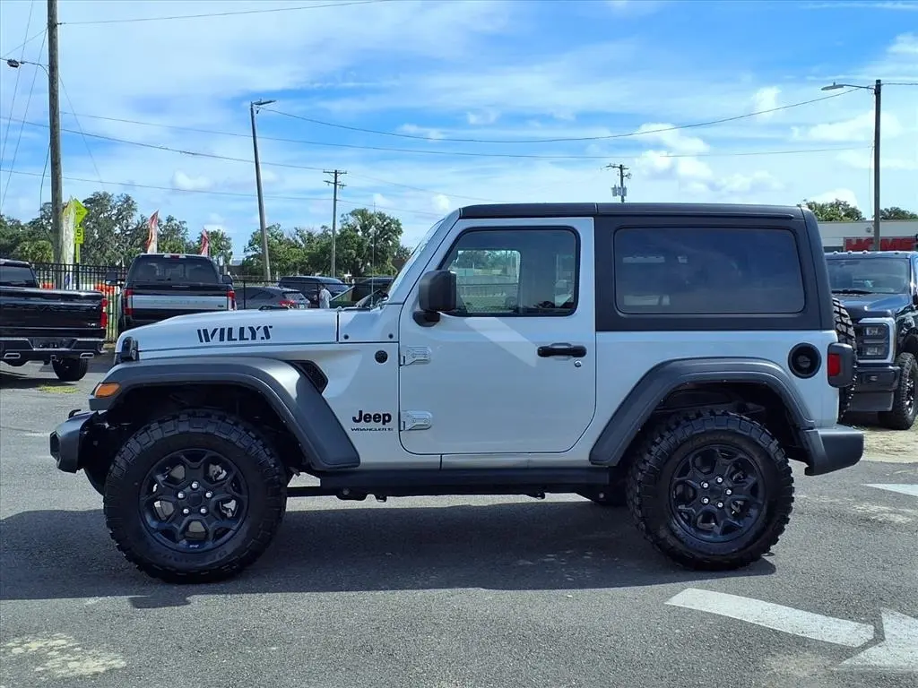 2023 Jeep Wrangler Willys photo 4