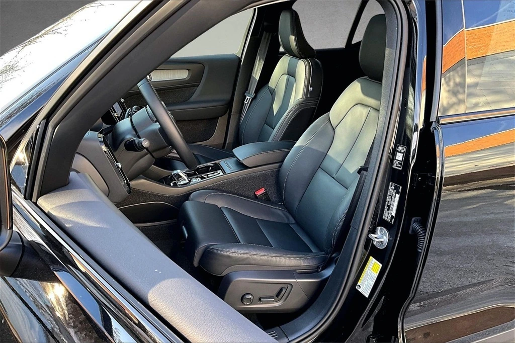 2026 Volvo - image 20