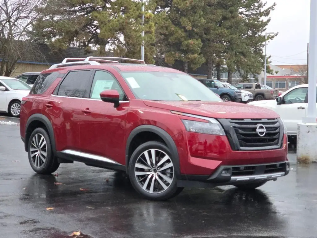 2025 Nissan Pathfinder Platinum's photo