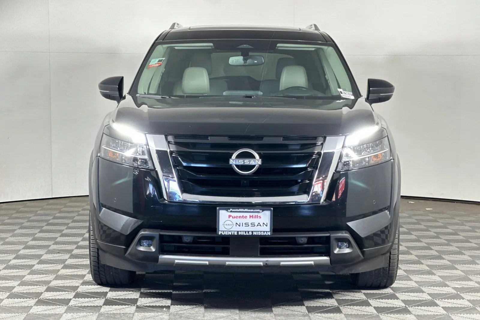 2022 Nissan Pathfinder Platinum photo 5