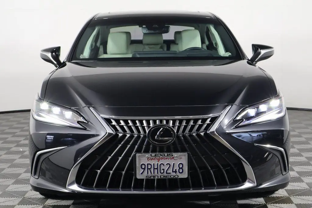 2025 Lexus ES 300h Base photo 2
