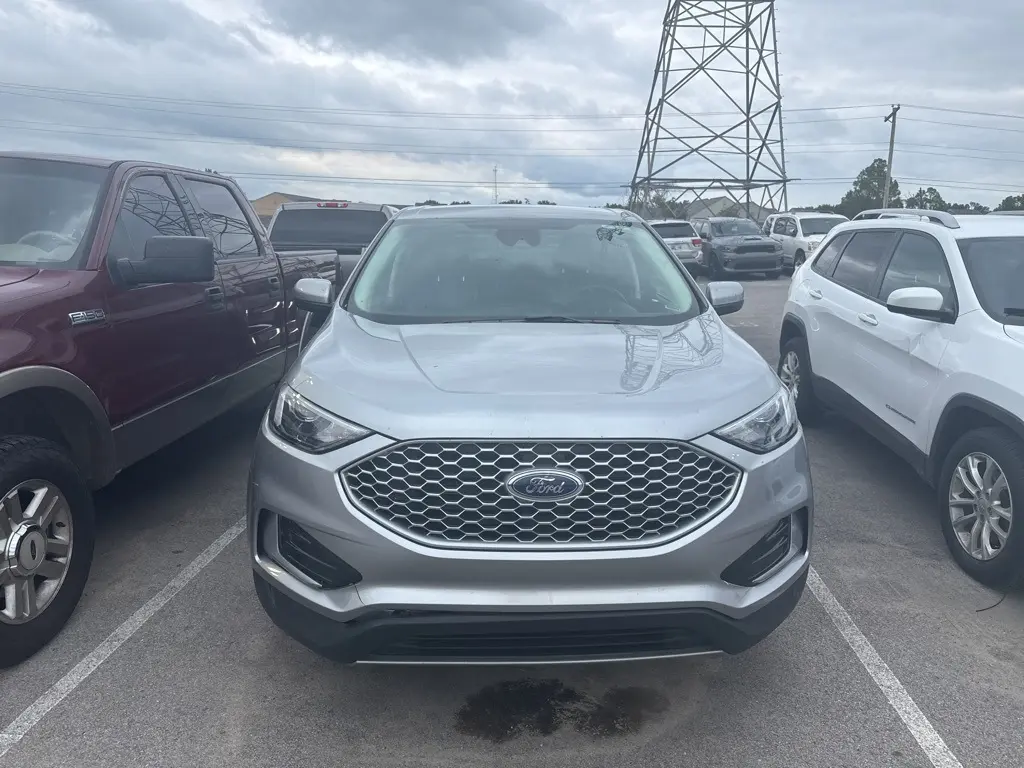 2024 Ford Edge SEL photo 2