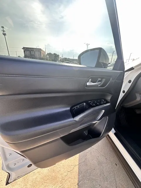 2022 Nissan Pathfinder SL photo 19
