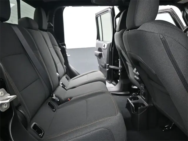 2024 Jeep Gladiator Willys photo 22