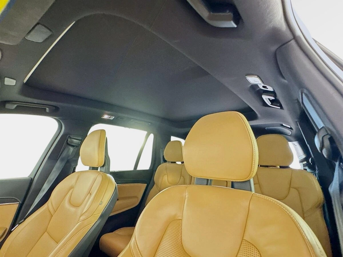 2022 Volvo - image 14