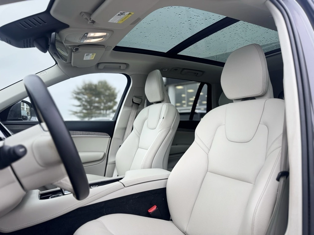 2024 Volvo - image 17