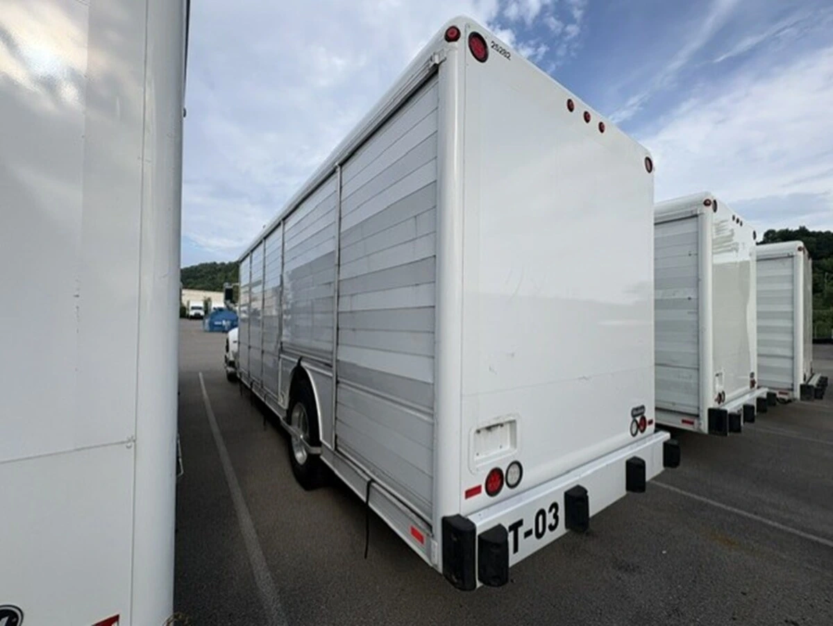 2020 Peterbilt 337 in Lewistown, PA — photo 5