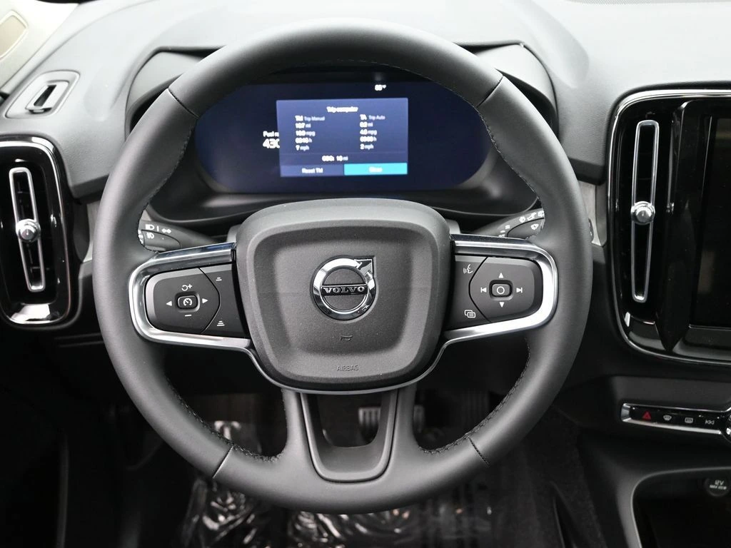 2026 Volvo XC40 Plus - Photo 17