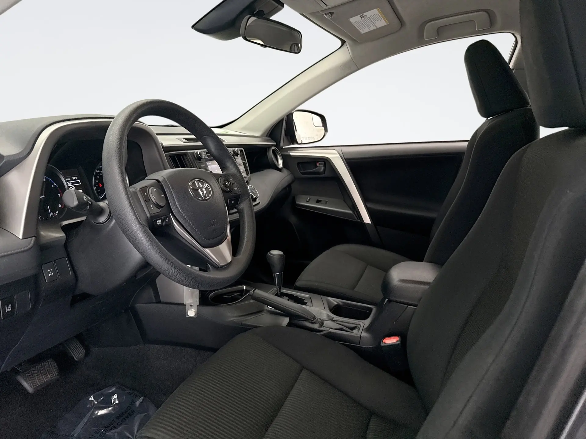 2018 Toyota RAV4 LE photo 9