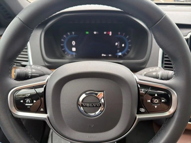 2023 Volvo - image 30