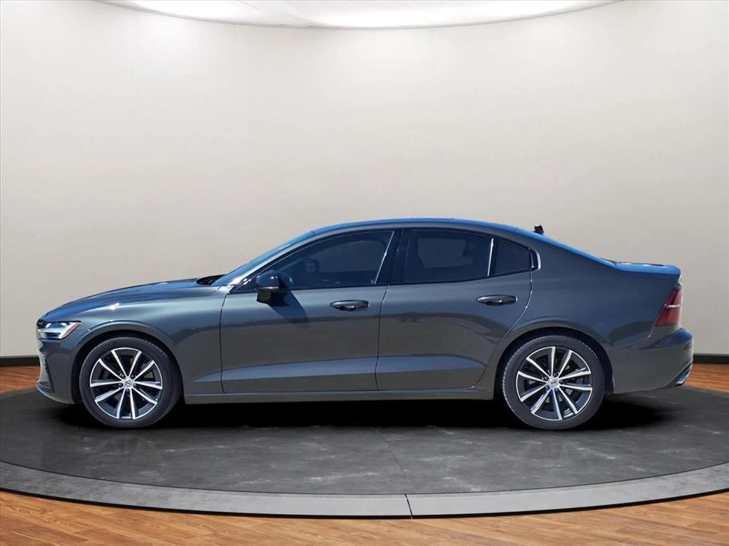 2021 Volvo - image 16