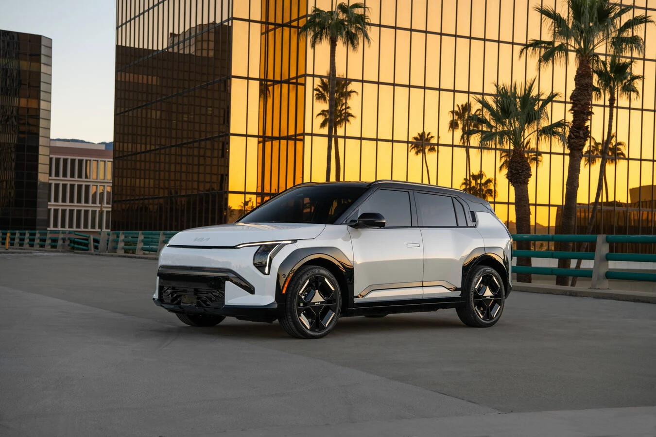 White Kia EV3