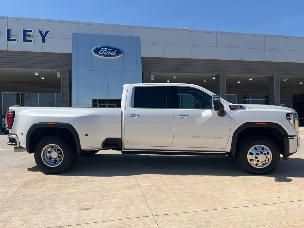 2025 Gmc Sierra HD Denali photo 3