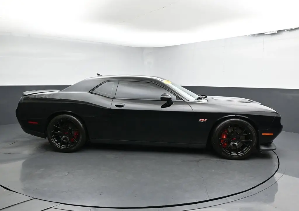 2016 Dodge Challenger SRT8 392 photo 8