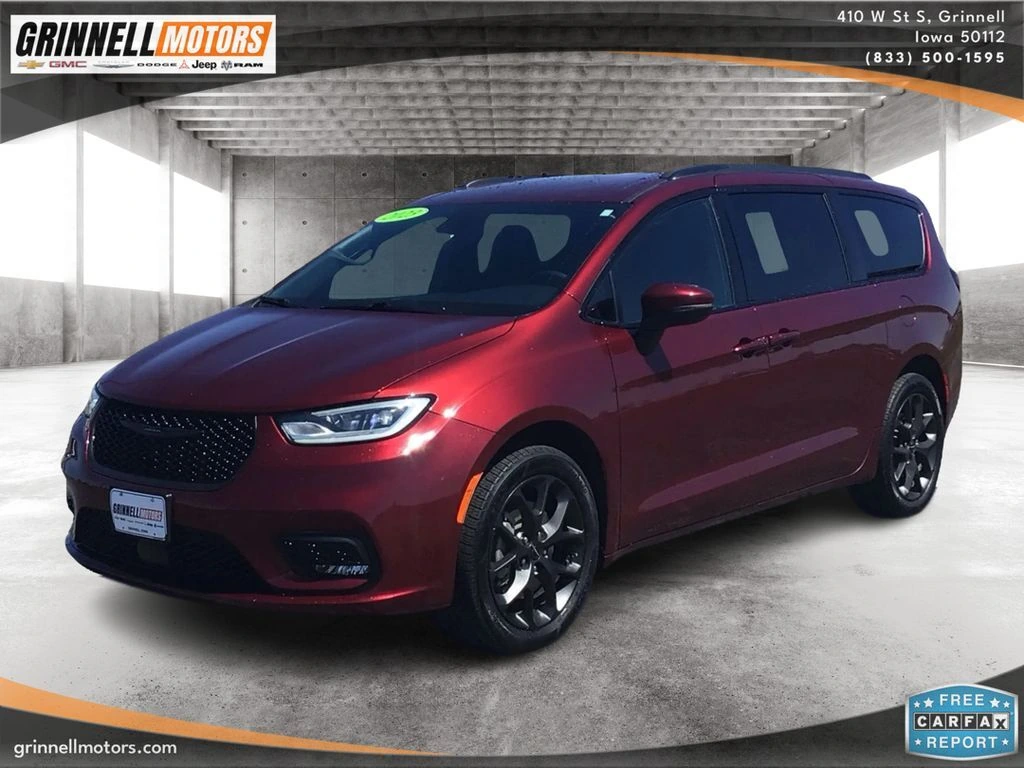2023 Chrysler Pacifica Touring L AWD's photo
