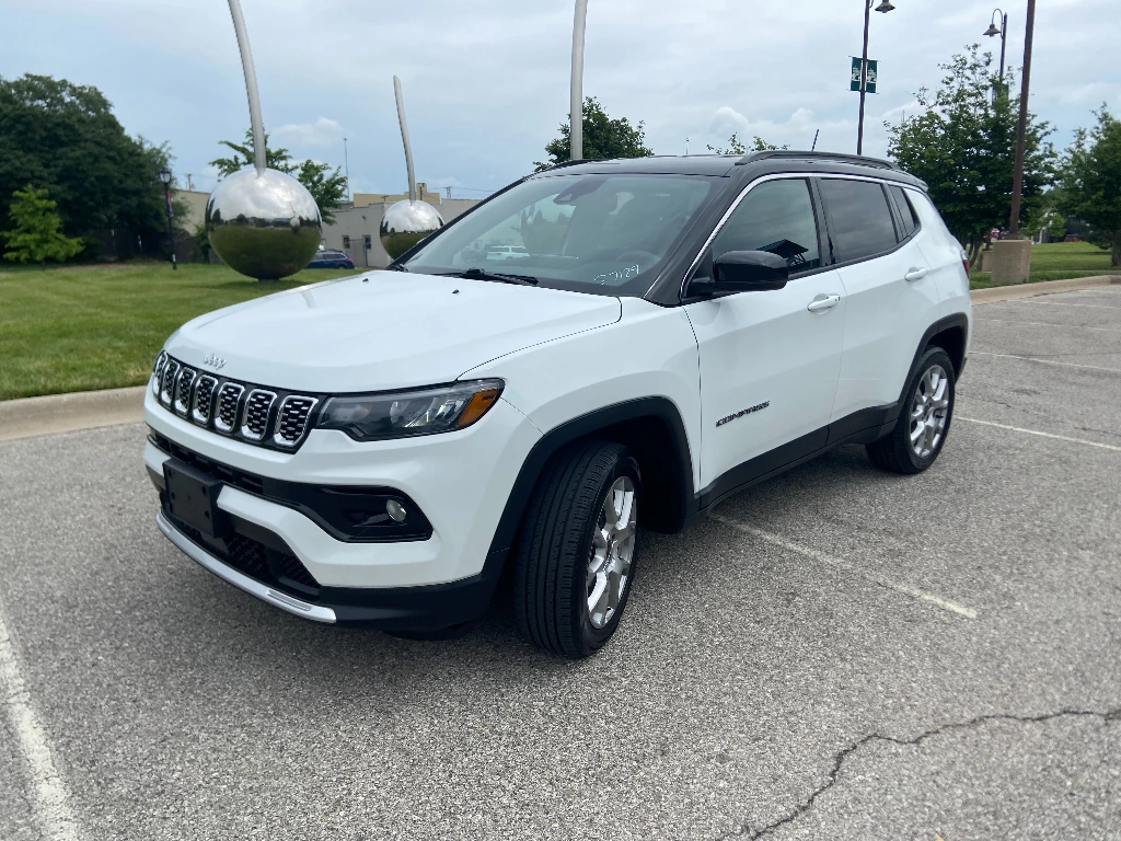 2025 Jeep Compass Limited 4X4's photo