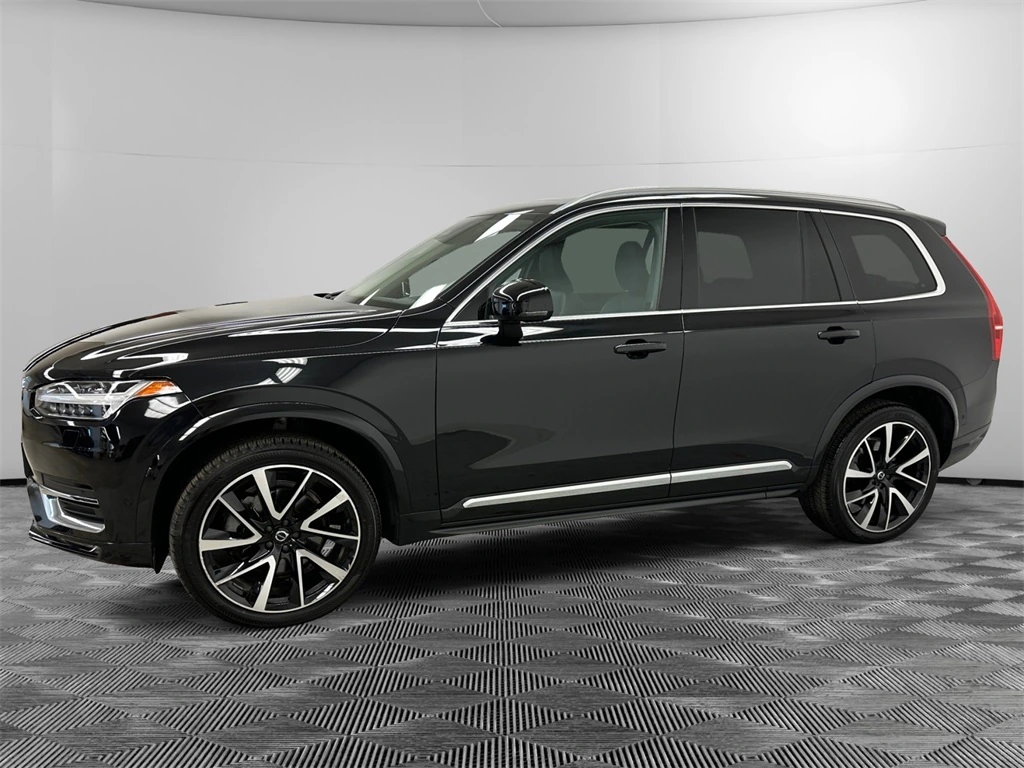 2023 Volvo - image 2