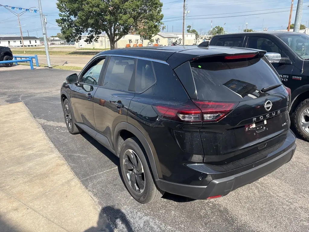 2025 Nissan Rogue SV photo 2
