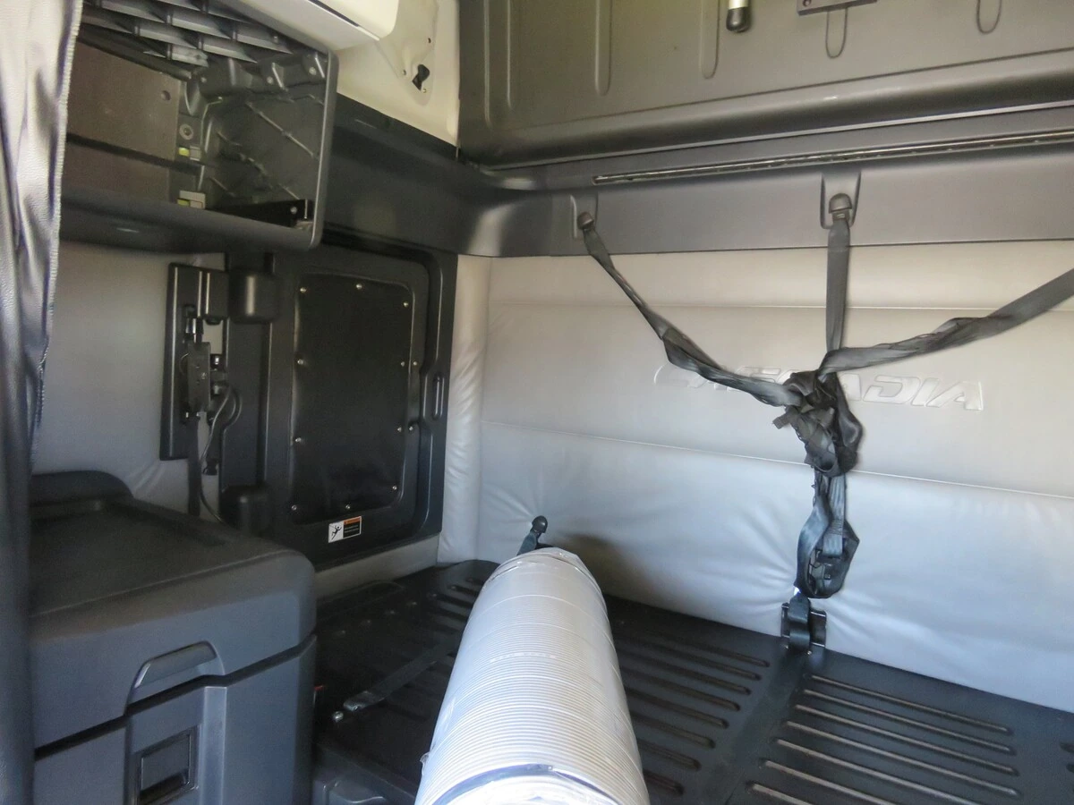 2022 Freightliner Cascadia - image 16