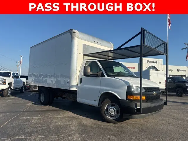 2018 Chevrolet Express Cutaway Base's photo