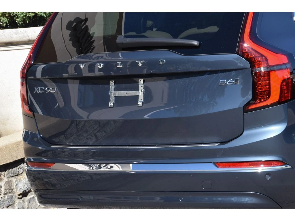 2026 Volvo - image 31