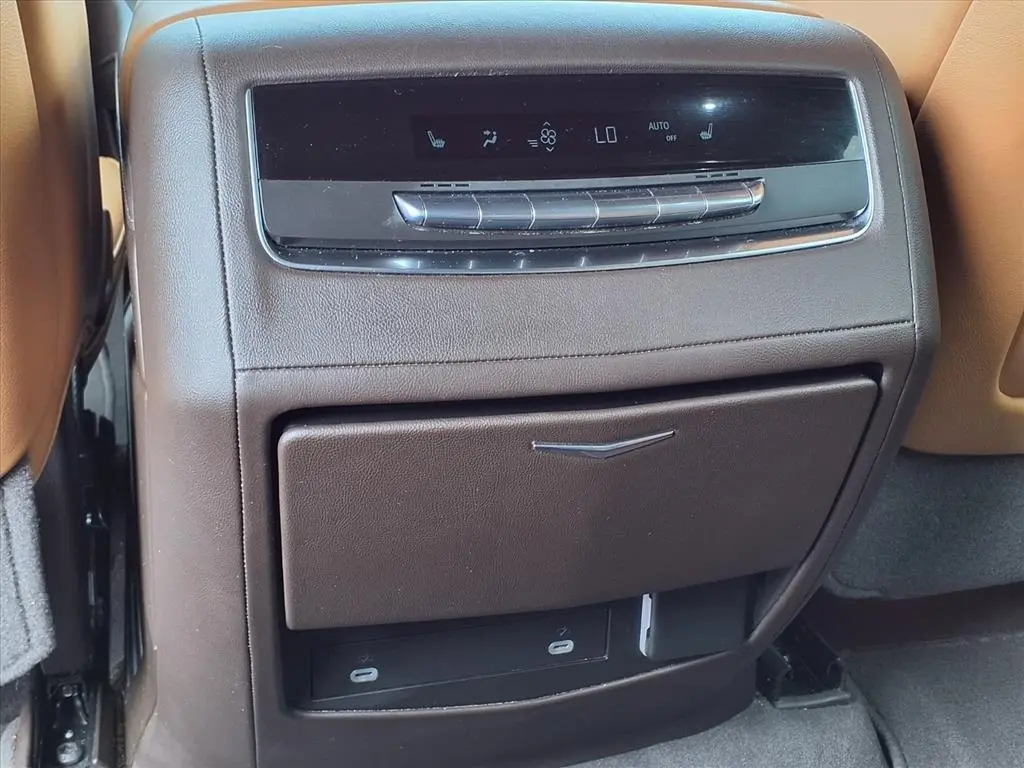 2023 Cadillac Escalade Premium Luxury photo 17