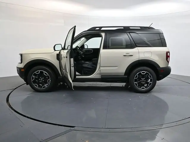 2025 Ford Bronco Sport Outer Banks photo 4