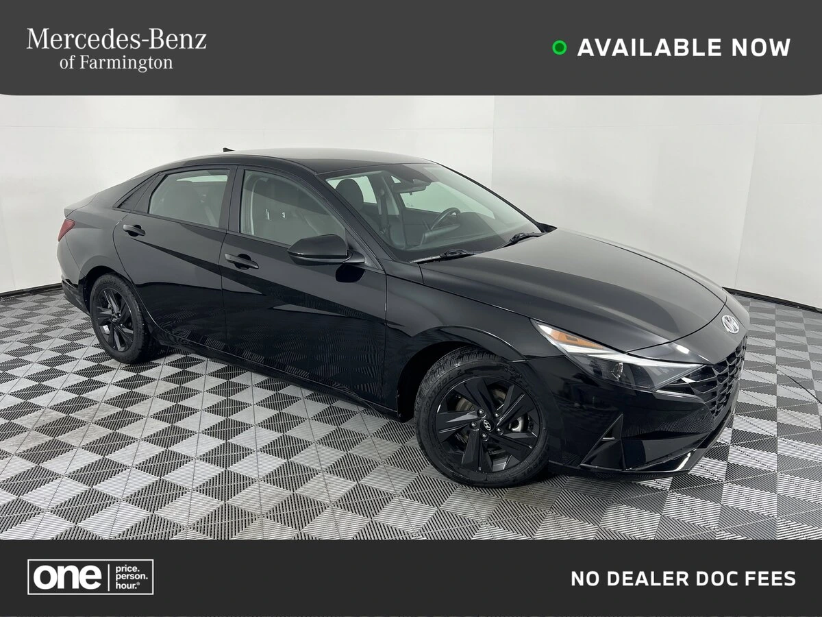 2022 Hyundai Elantra SEL's photo