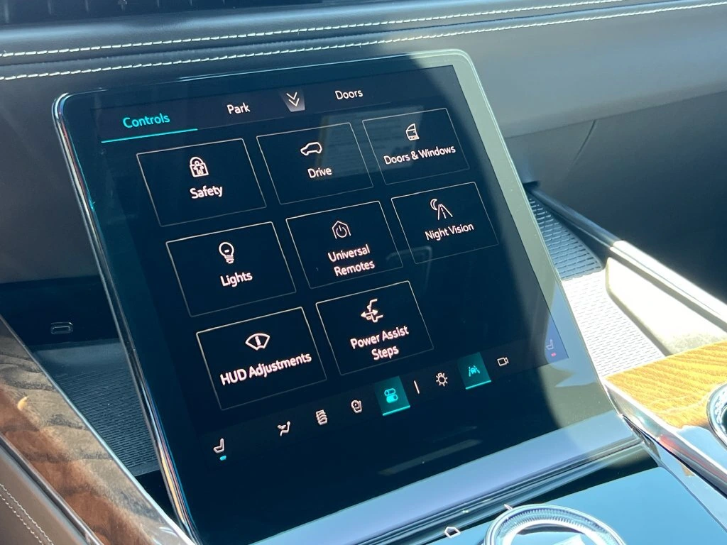 2026 Cadillac Escalade Platinum Luxury - Photo 61