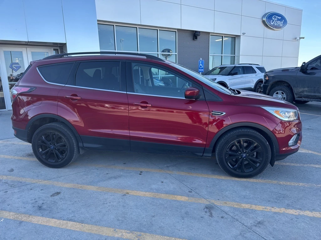 Used 2017 Ford Escape SE with VIN 1FMCU0GD3HUA81344 for sale in Clay Center, KS