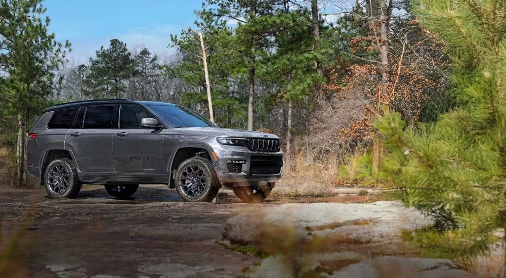 Grey 2025 Jeep Grand Cherokee from the side