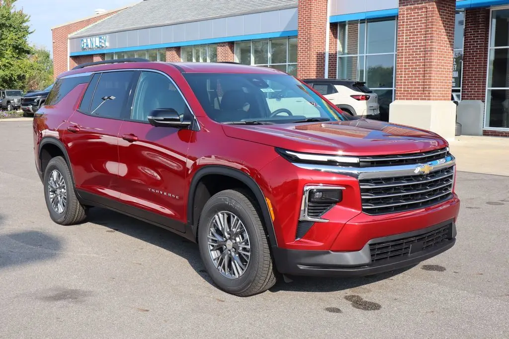 2026 Chevrolet Traverse 2LT photo 3