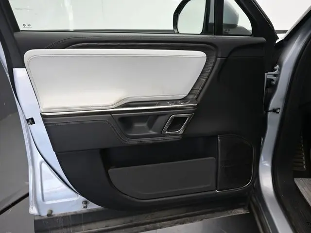2022 Rivian R1T Adventure photo 11