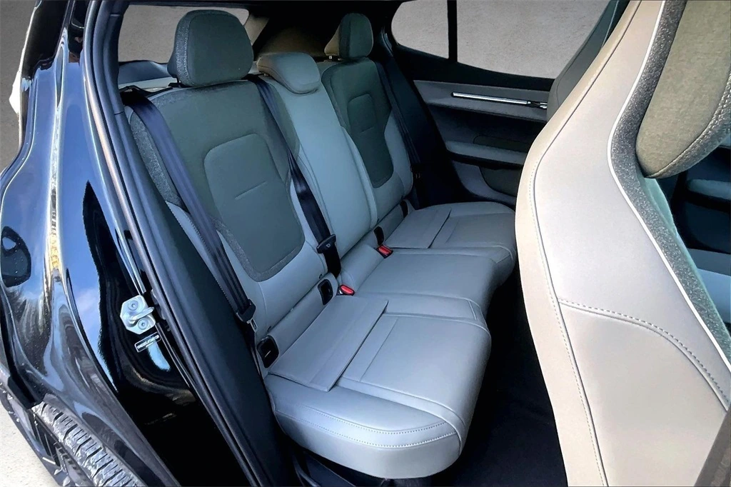 2026 Volvo - image 10